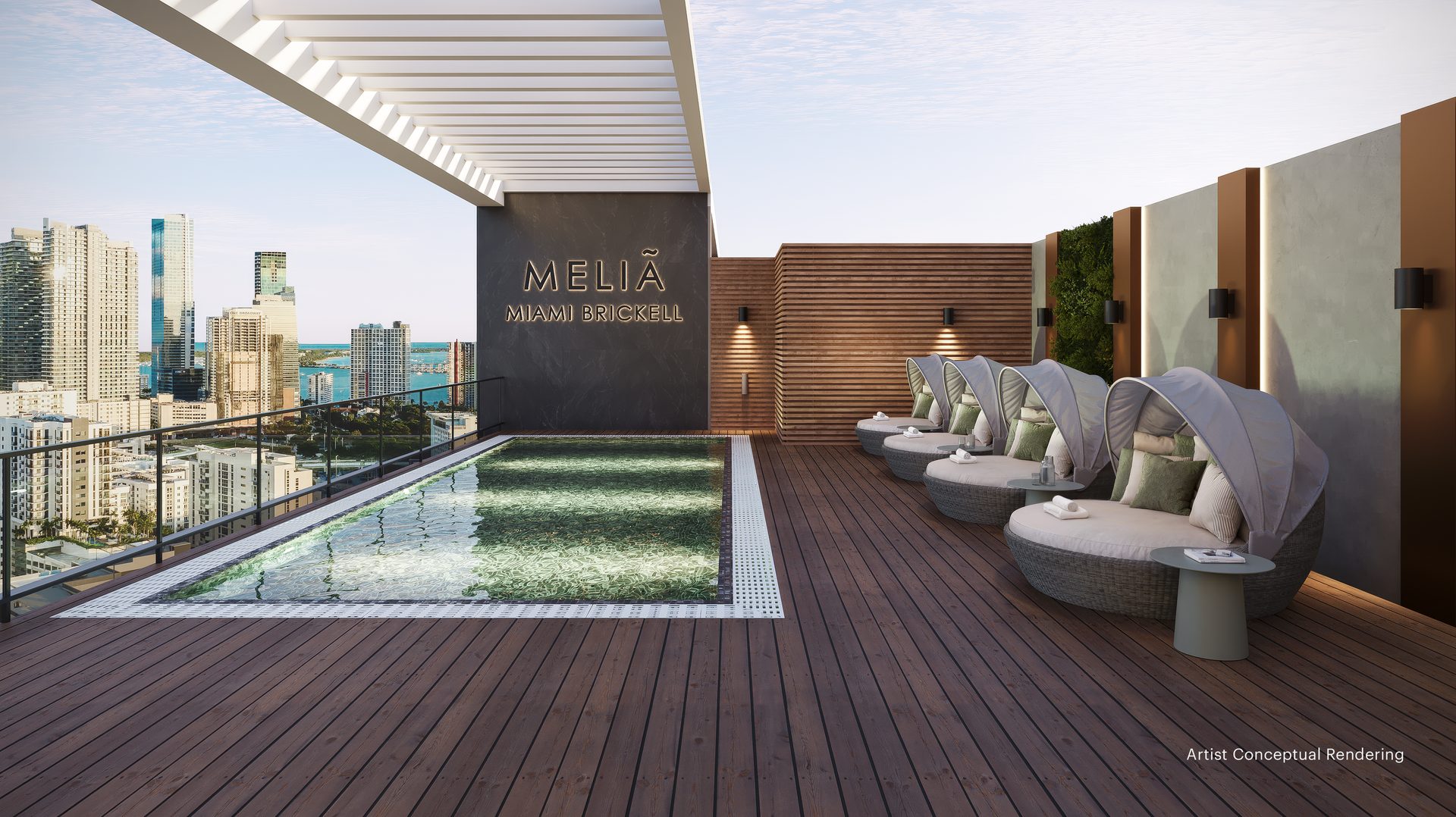 Piscina en la azotea de Meliá Residences Miami con vista a Brickell